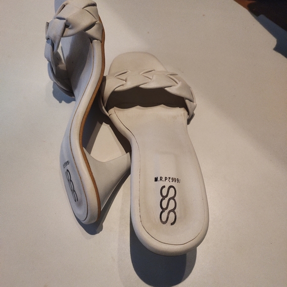 S. S. S brand white heels - Picture 3 of 7